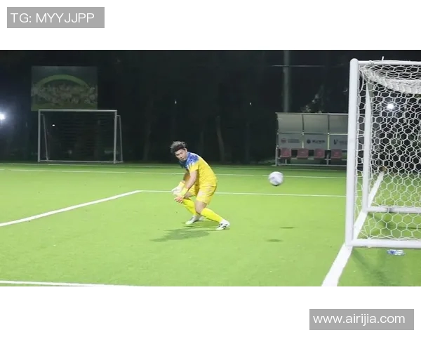 足球星射门动感头像展现女生力量与魅力的精彩瞬间