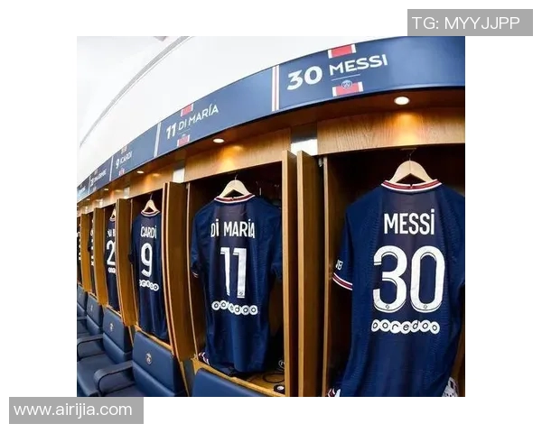 足球球星更衣室激情舞动展现团队活力与欢庆时刻